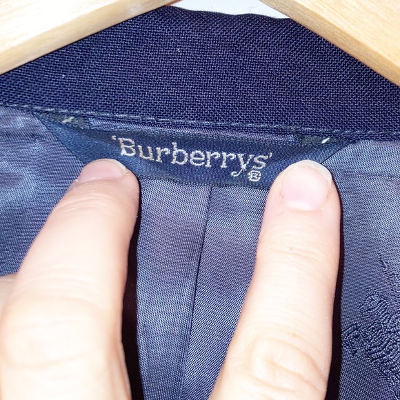 BURBERRY 💯 Wool Navy Blazer with Gold logo buttons SZ: 44R - Picture 3 of 16